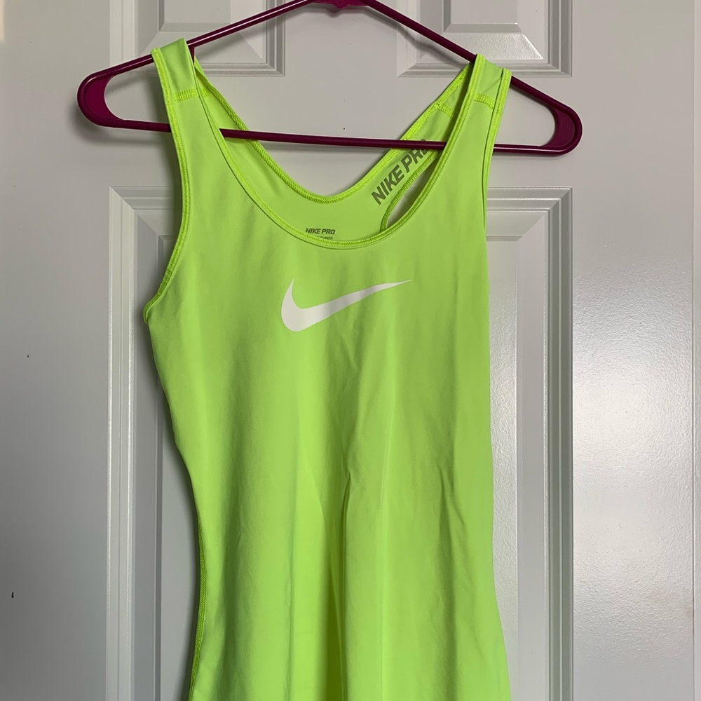 💛💚 Nike Pro Women’s Tank Size Small